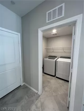 Photo #5: 2388197 Listing 