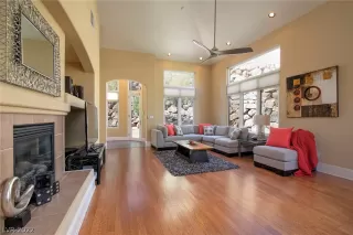 Photo #4: 2388199 Listing 