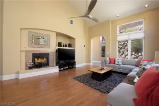 Photo #5: 2388199 Listing 