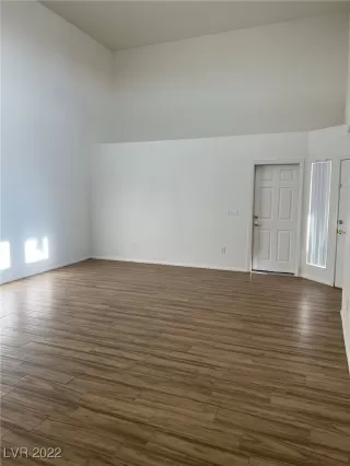 Photo #5: 2388208 Listing 