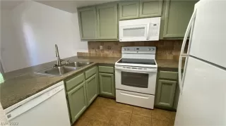 Photo #1: 2388235 Listing 