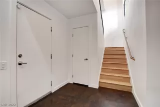 Photo #4: 2388281 Listing