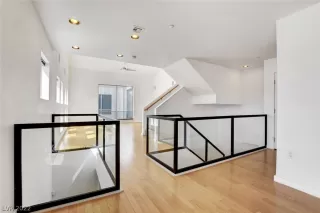 Photo #5: 2388281 Listing