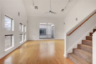 Photo #6: 2388281 Listing