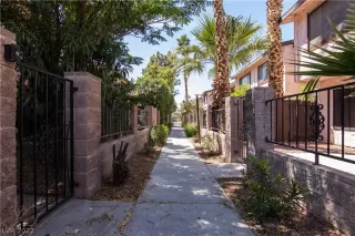 Photo #6: 2388316 Listing