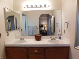 Photo #5: 2388319 Listing 