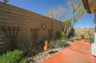 Photo #3: 2388324 Listing 