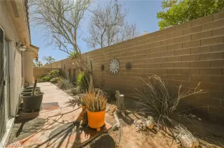 Photo #4: 2388324 Listing 