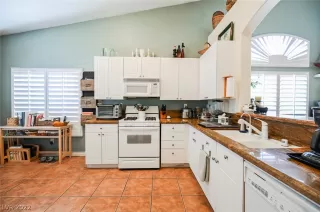 Photo #6: 2388324 Listing 