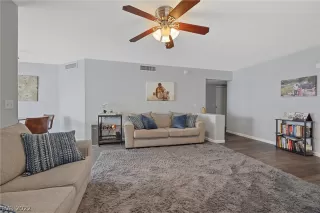 Photo #2: 2388354 Listing