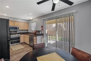 Photo #4: 2388354 Listing