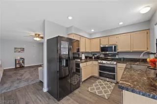 Photo #6: 2388354 Listing