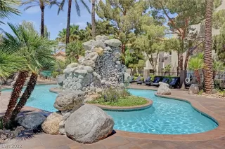 Photo #5: 2388364 Listing 