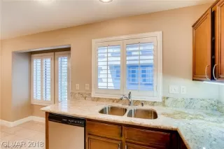 Photo #3: 2388368 Listing 