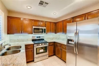 Photo #4: 2388368 Listing 