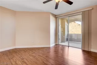 Photo #5: 2388379 Listing 