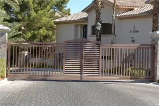 Photo #4: 2388382 Listing