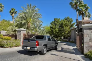 Photo #5: 2388382 Listing