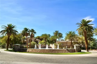 Photo #6: 2388382 Listing