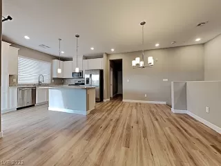 Photo #2: 2388404 Listing