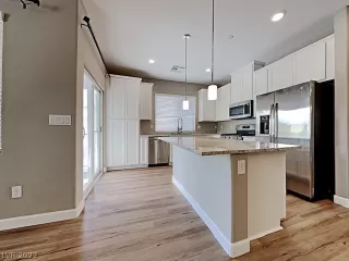 Photo #3: 2388404 Listing