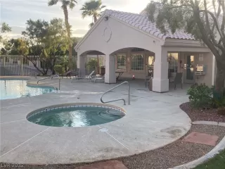 Photo #4: 2388408 Listing