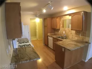 Photo #5: 2388408 Listing