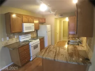 Photo #6: 2388408 Listing