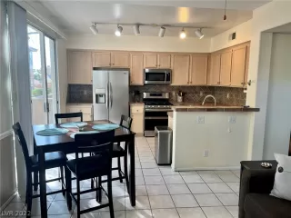 Photo #6: 2388412 Listing 