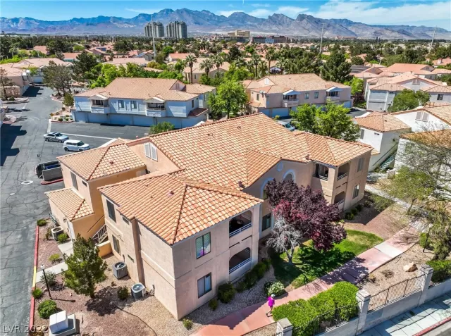 MLS: 2388422 Condo For Sale