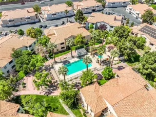 Photo #3: 2388422 Listing