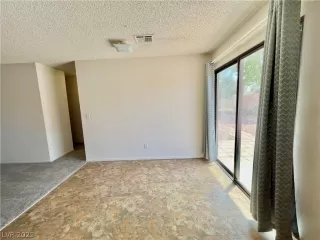 Photo #4: 2388429 Listing