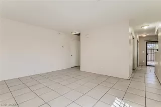 Photo #5: 2388453 Listing 