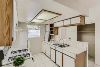 Photo #6: 2388453 Listing 