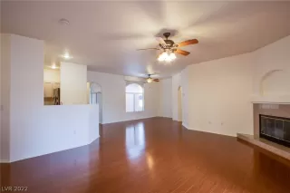 Photo #6: 2388454 Listing