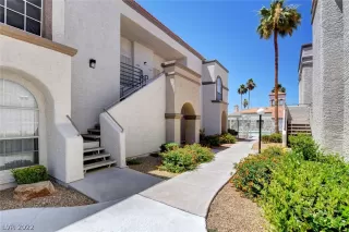 Photo #5: 2388485 Listing 