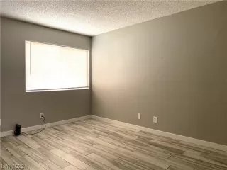 Photo #4: 2388495 Listing 