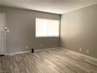 Photo #5: 2388495 Listing 