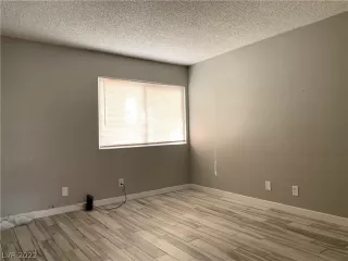 Photo #6: 2388495 Listing 