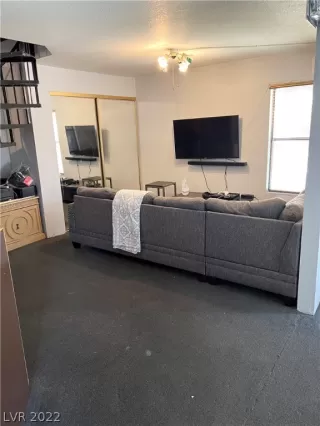 Photo #4: 2388511 Listing