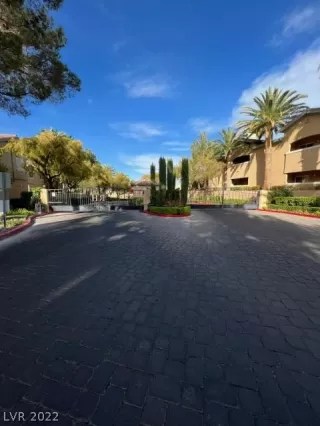 Photo #1: 2388516 Listing 