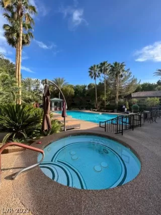 Photo #5: 2388516 Listing 