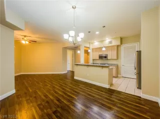 Photo #3: 2388562 Listing