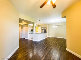 Photo #4: 2388562 Listing