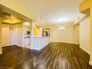 Photo #5: 2388562 Listing