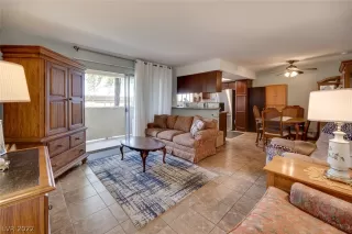 Photo #3: 2388581 Listing