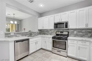 Photo #6: 2388611 Listing 