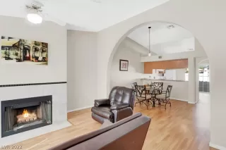 Photo #4: 2388647 Listing