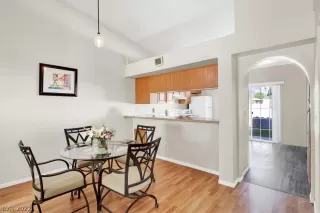 Photo #6: 2388647 Listing