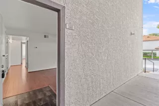 Photo #4: 2388691 Listing 